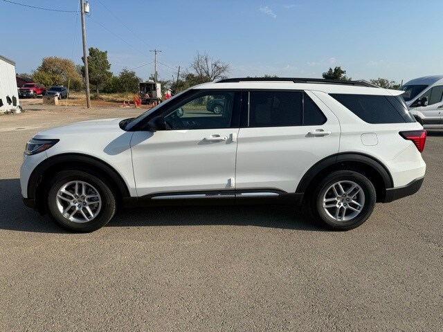 2025 Ford Explorer photo 4
