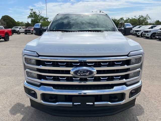 2025 Ford F-350 Lariat photo 2