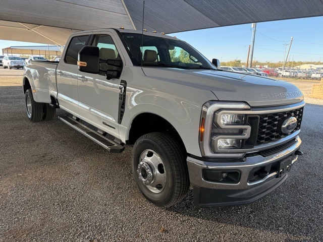 2026 Ford F-350 Super Duty Lariat's photo