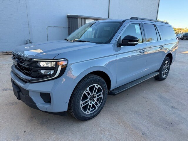 2025 Ford Expedition MAX photo 3