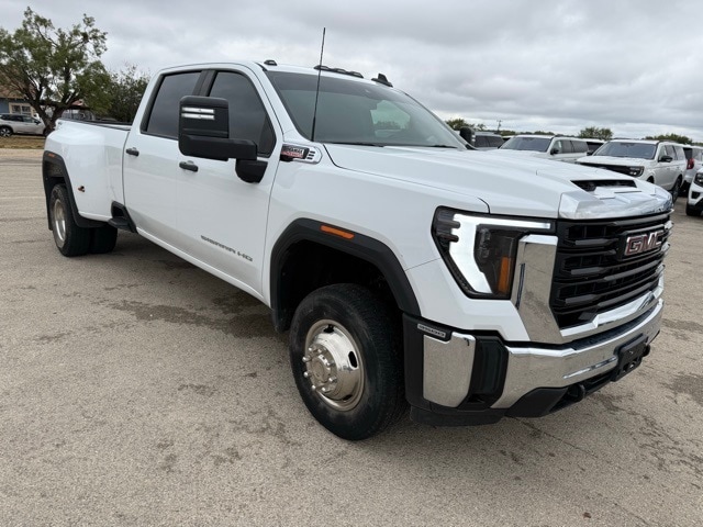 2024 GMC Sierra 3500HD Pro's photo