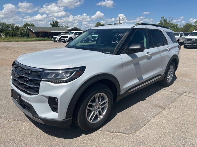 2025 Ford Explorer photo 3
