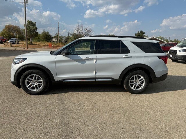 2025 Ford Explorer photo 3