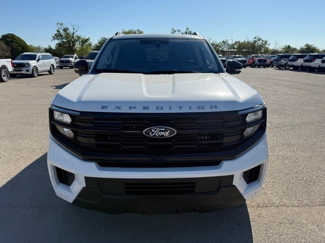 2025 Ford Expedition photo 2