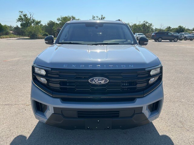 2025 Ford Expedition MAX photo 2