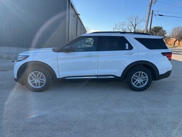 2025 Ford Explorer photo 4