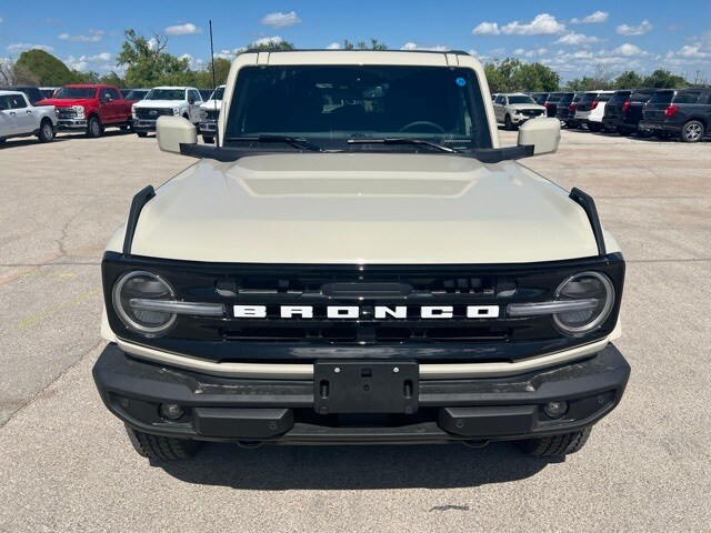 2025 Ford Bronco Outer Banks photo 2