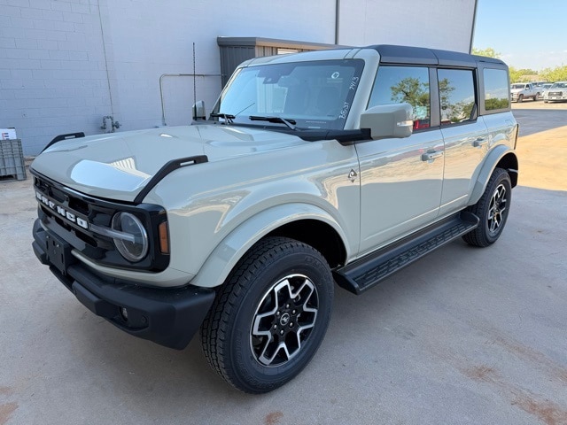 2025 Ford Bronco Outer Banks photo 3