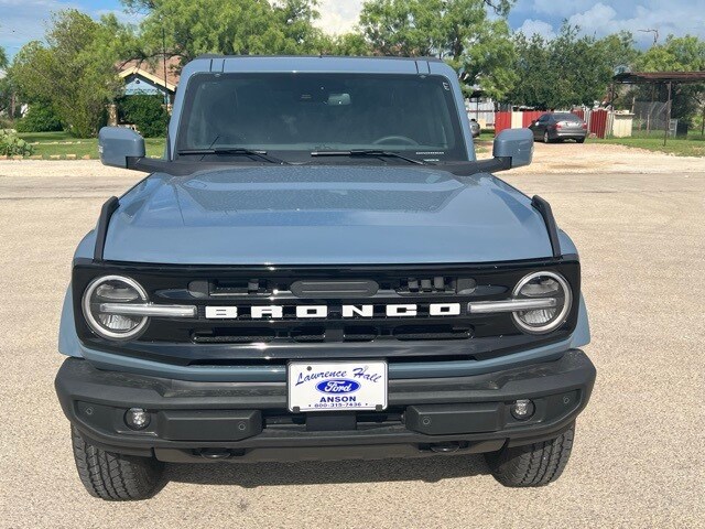 2025 Ford Bronco Outer Banks photo 2