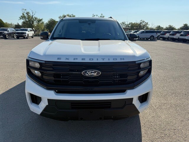 2025 Ford Expedition MAX photo 2
