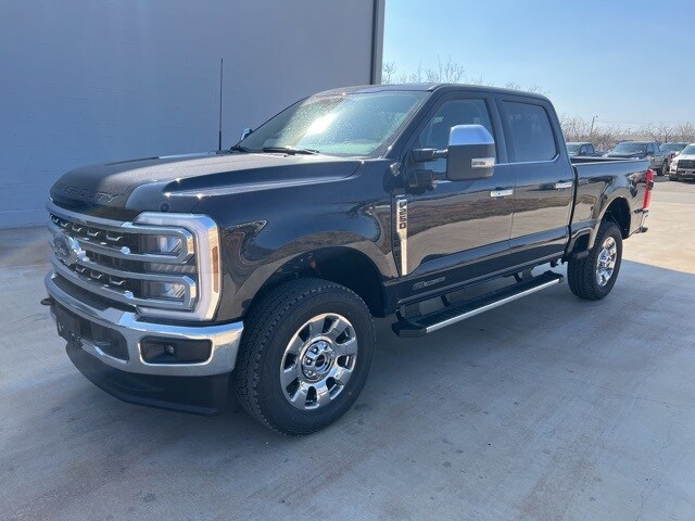 2025 Ford F-250 Lariat photo 3
