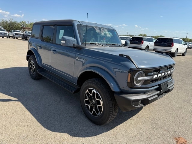 2025 Ford Bronco 4-Door Outer Banks's photo