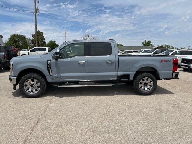 2025 Ford F-250 Lariat photo 4