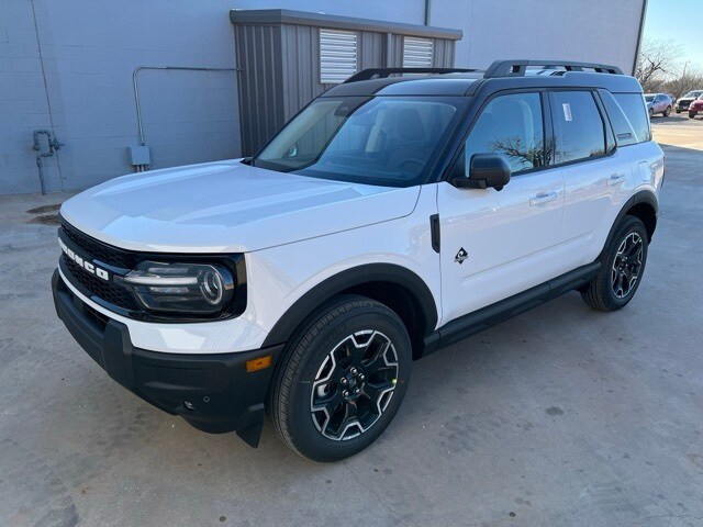 2025 Ford Bronco Sport Outer Banks photo 3