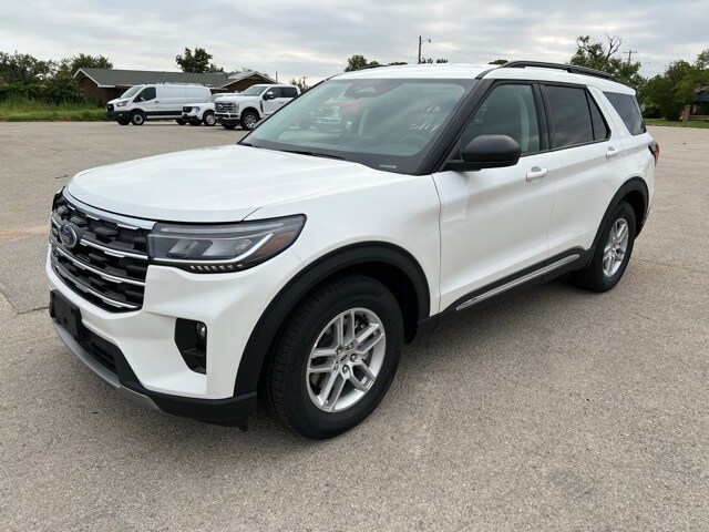 2025 Ford Explorer photo 3