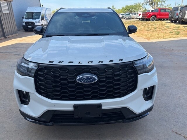 2025 Ford Explorer ST-Line photo 2