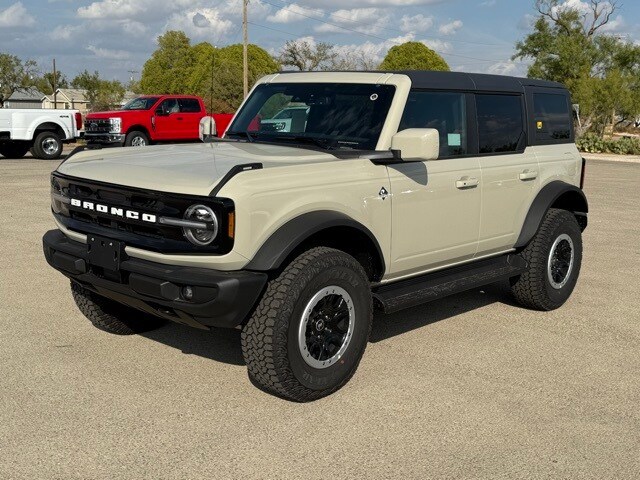 2025 Ford Bronco Outer Banks photo 3