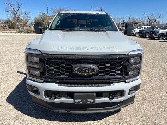 2025 Ford F-350 Lariat photo 2