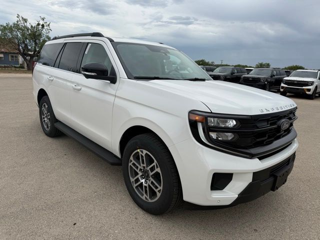 2026 Ford Expedition Active's photo