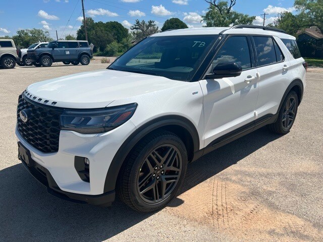 2025 Ford Explorer ST-Line photo 2