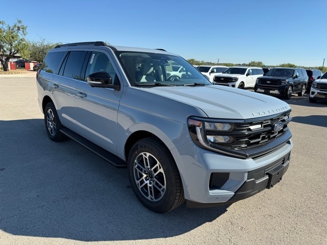 2025 Ford Expedition Active's photo