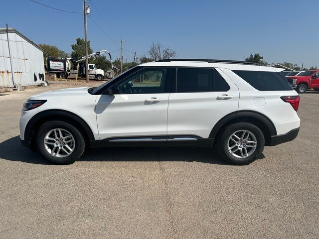 2025 Ford Explorer photo 3
