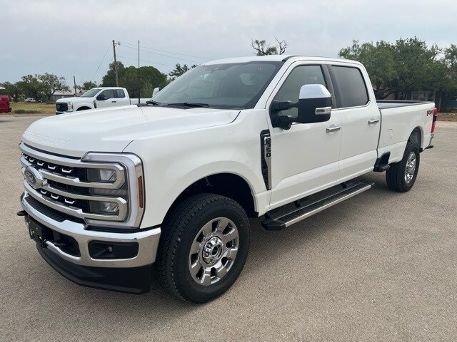 2026 Ford F-350 Lariat photo 3