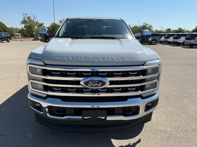 2026 Ford F-250 Lariat photo 2