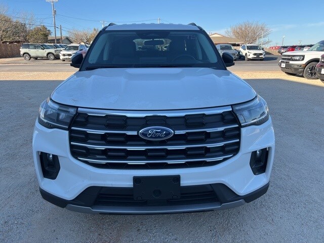 2025 Ford Explorer photo 2