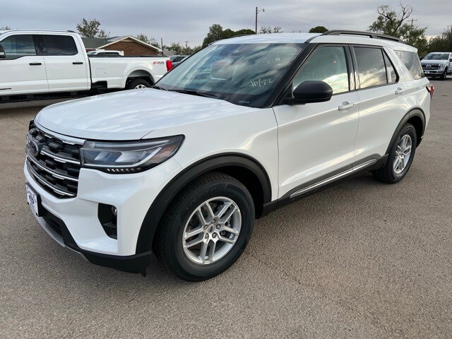 2025 Ford Explorer photo 3