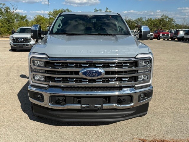 2026 Ford F-250 Lariat photo 2