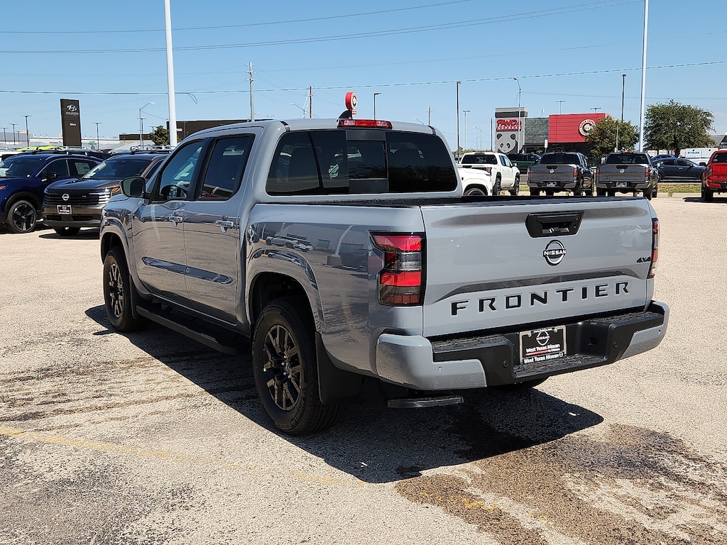 New 2026 Nissan Frontier SV 4x4 Crew Cab 5 ft. box 126 in. WB