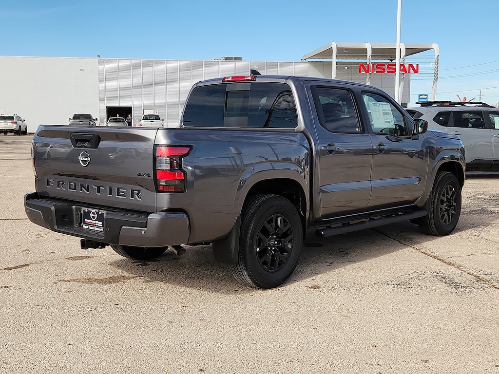 New 2026 Nissan Frontier SV 4x4 Crew Cab 5 ft. box 126 in. WB
