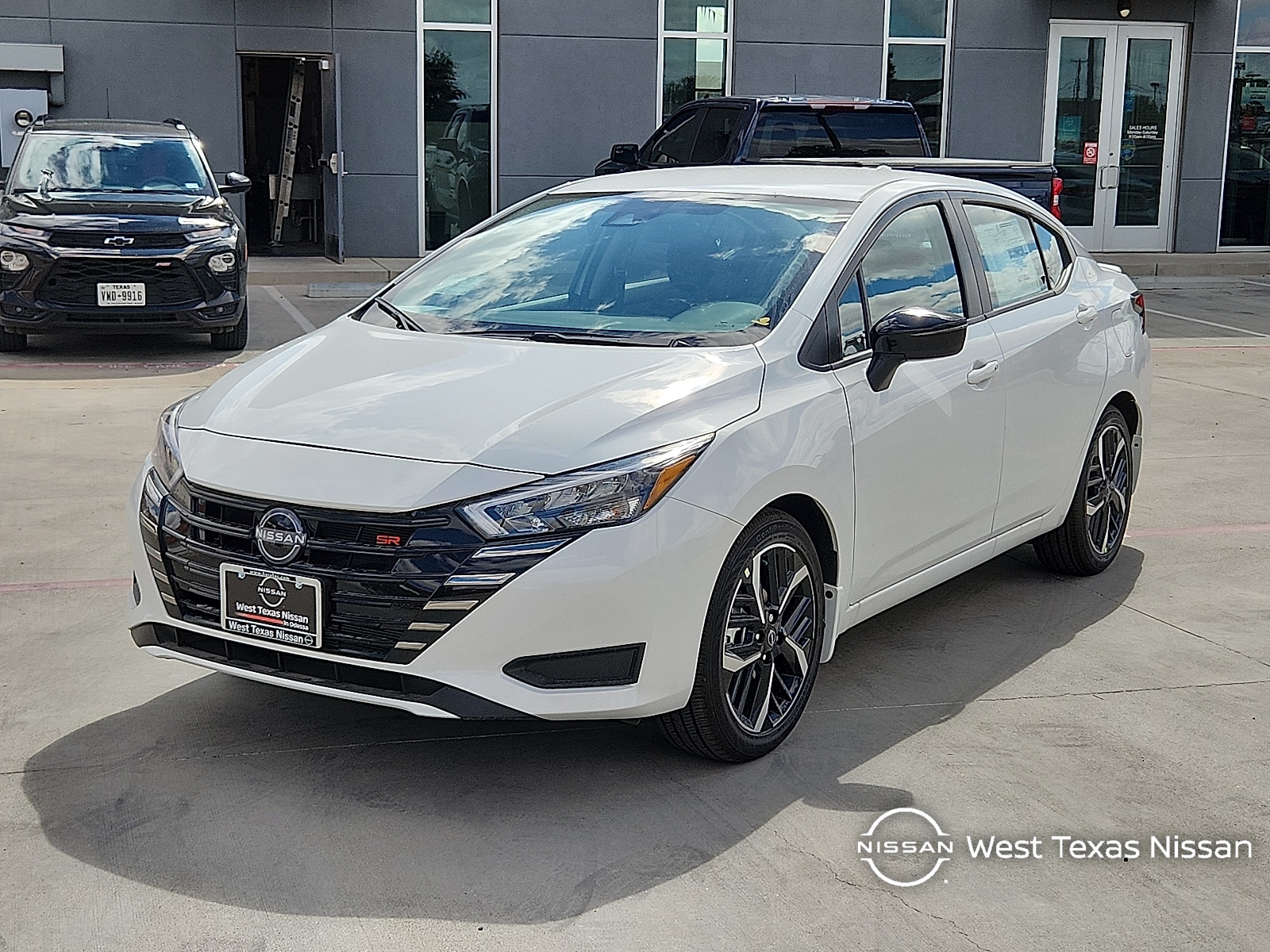 2025 Nissan Versa Sedan SR's photo