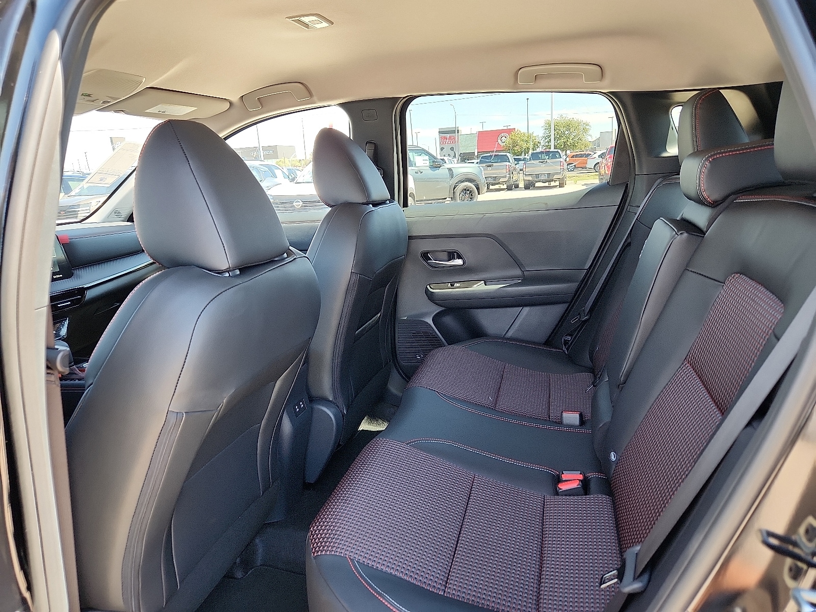 2026 Nissan KICKS SR - Photo 11