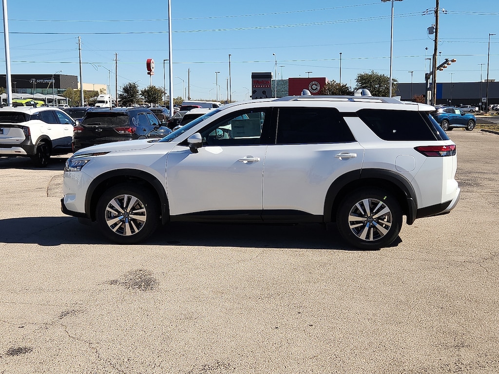 New 2025 Nissan Pathfinder SL Front-Wheel Drive