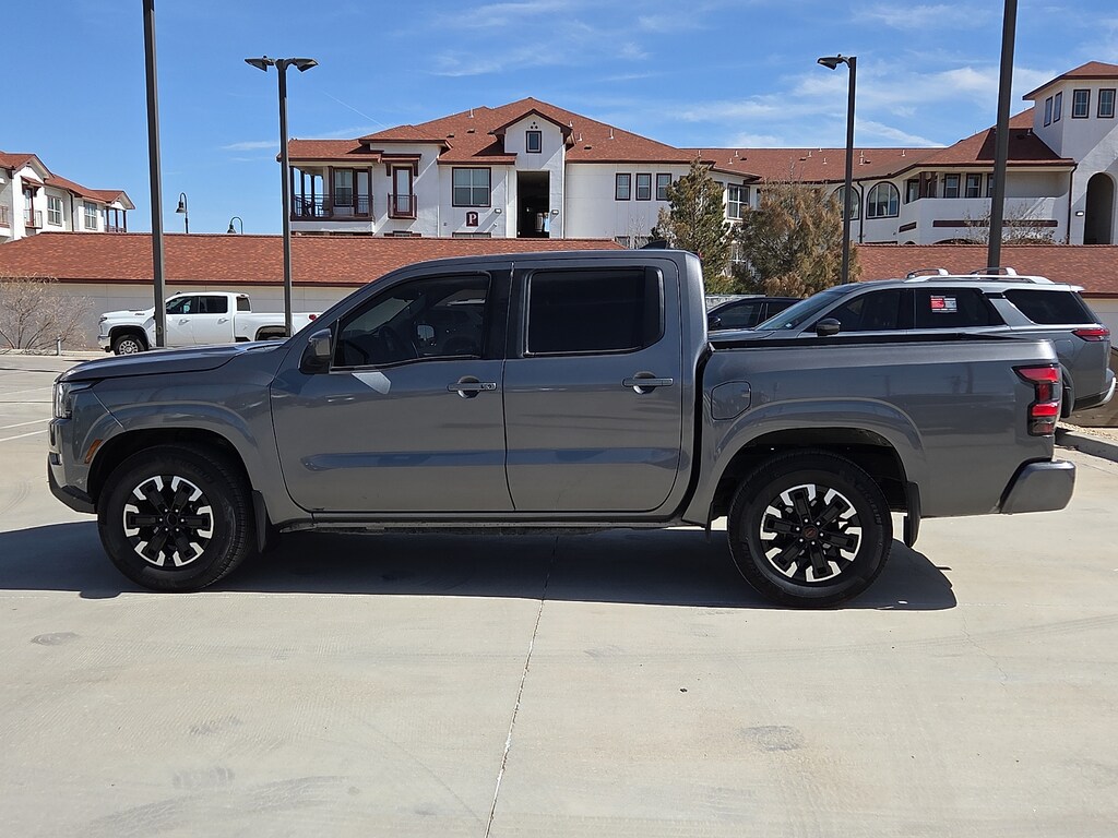 Used 2022 Nissan Frontier SV (A9) 4x2 Crew Cab 5 ft. box 126 in. WB