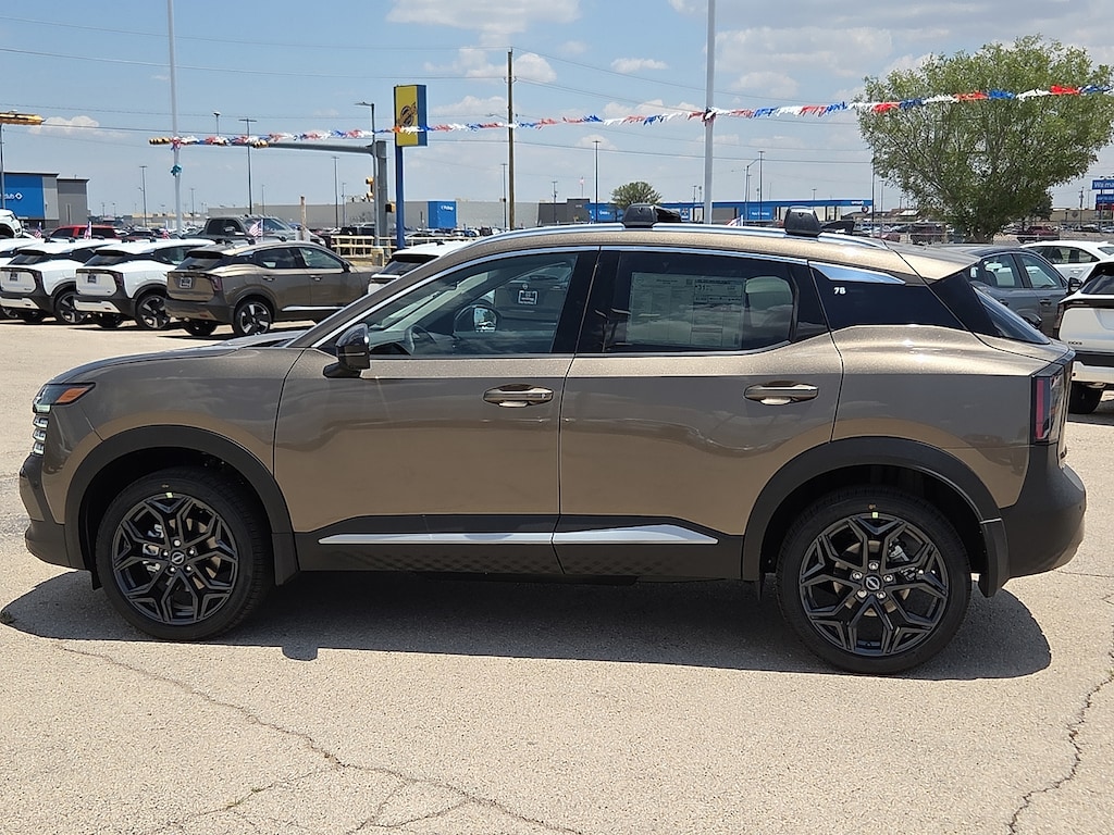 New 2026 Nissan Kicks SR Front-Wheel Drive