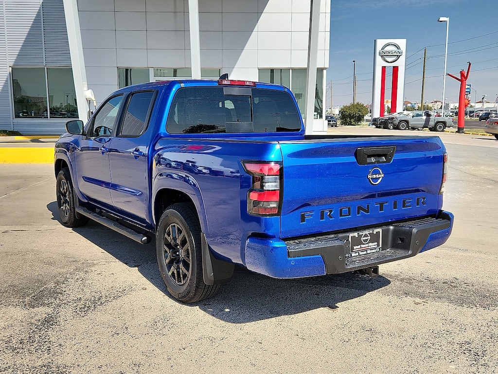 New 2026 Nissan Frontier SV 4x2 Crew Cab 5 ft. box 126 in. WB