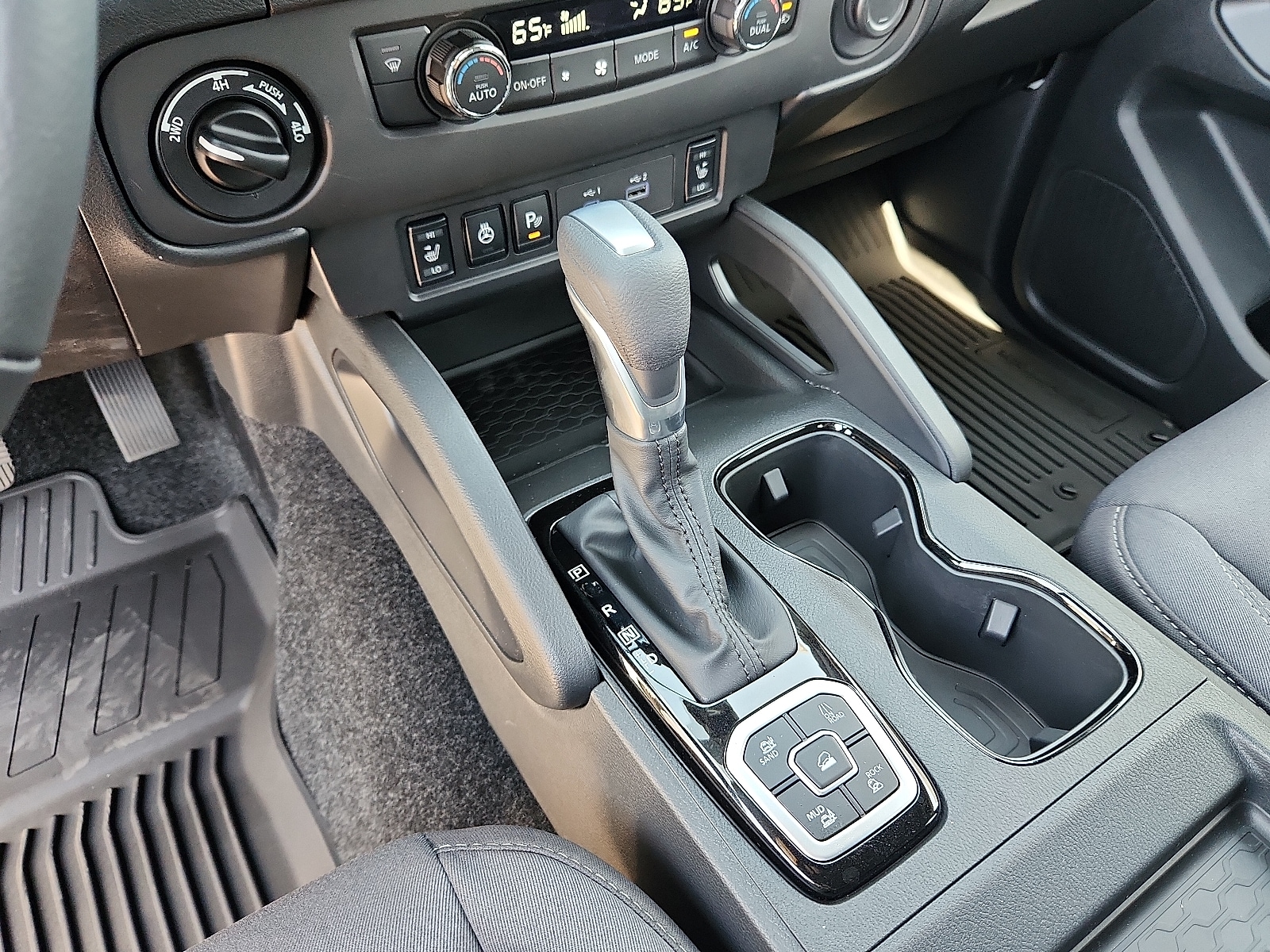 2026 Nissan Frontier SV - Photo 17