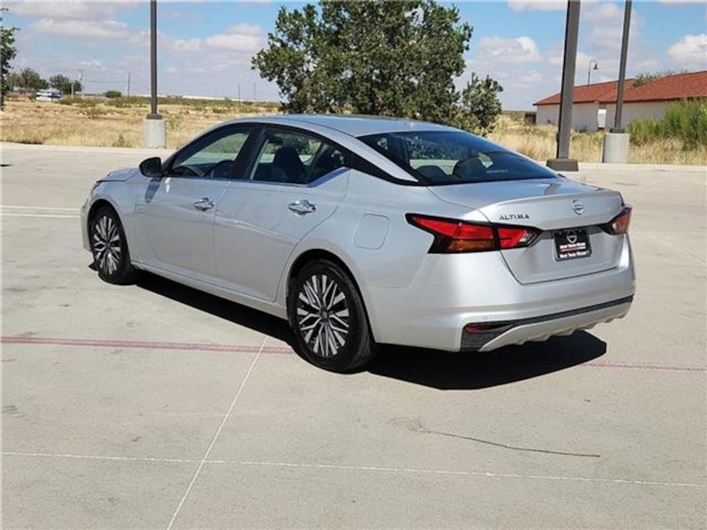 Used 2024 Nissan Altima 2.5 SV