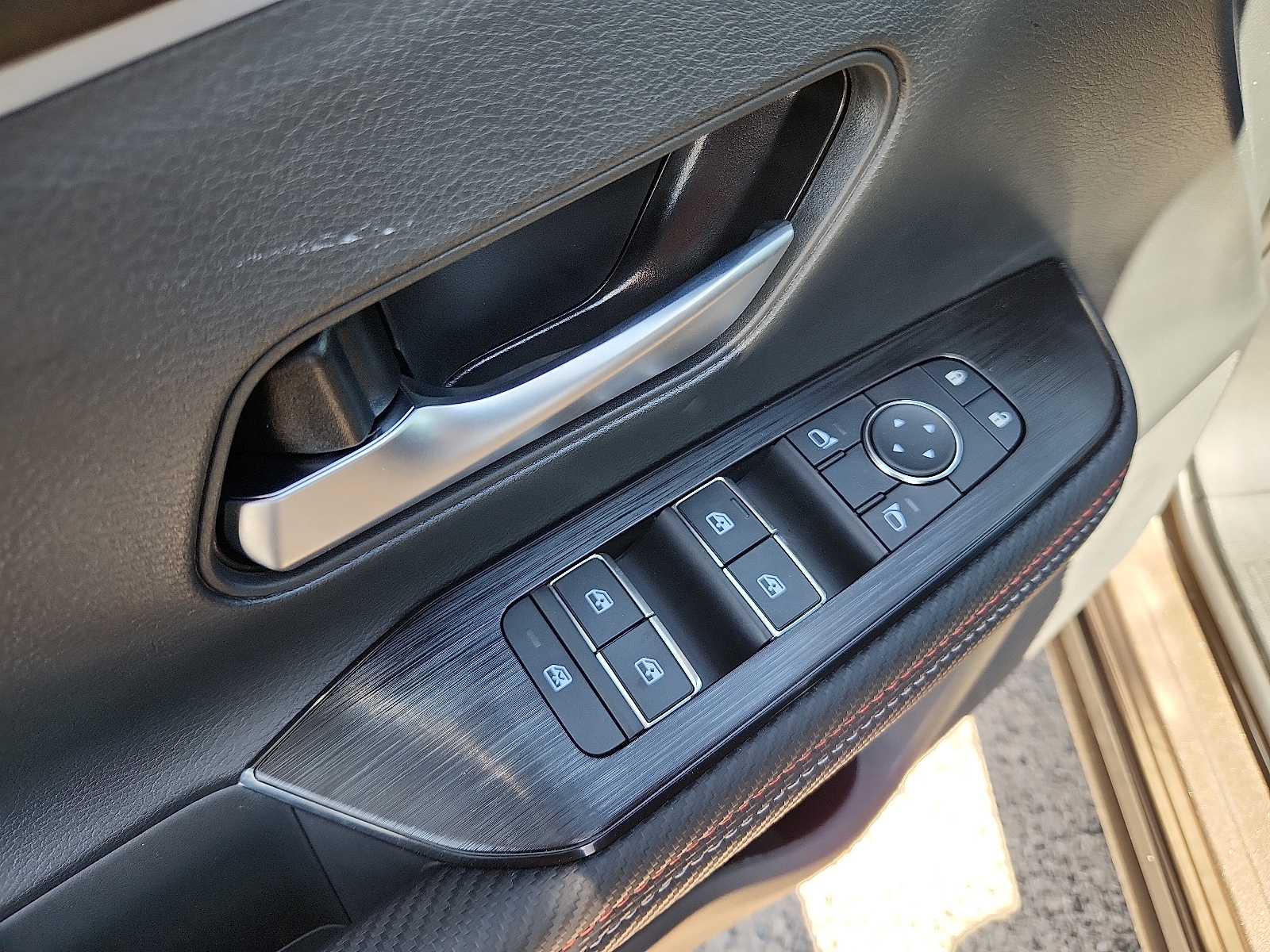 2026 Nissan KICKS SR - Photo 14