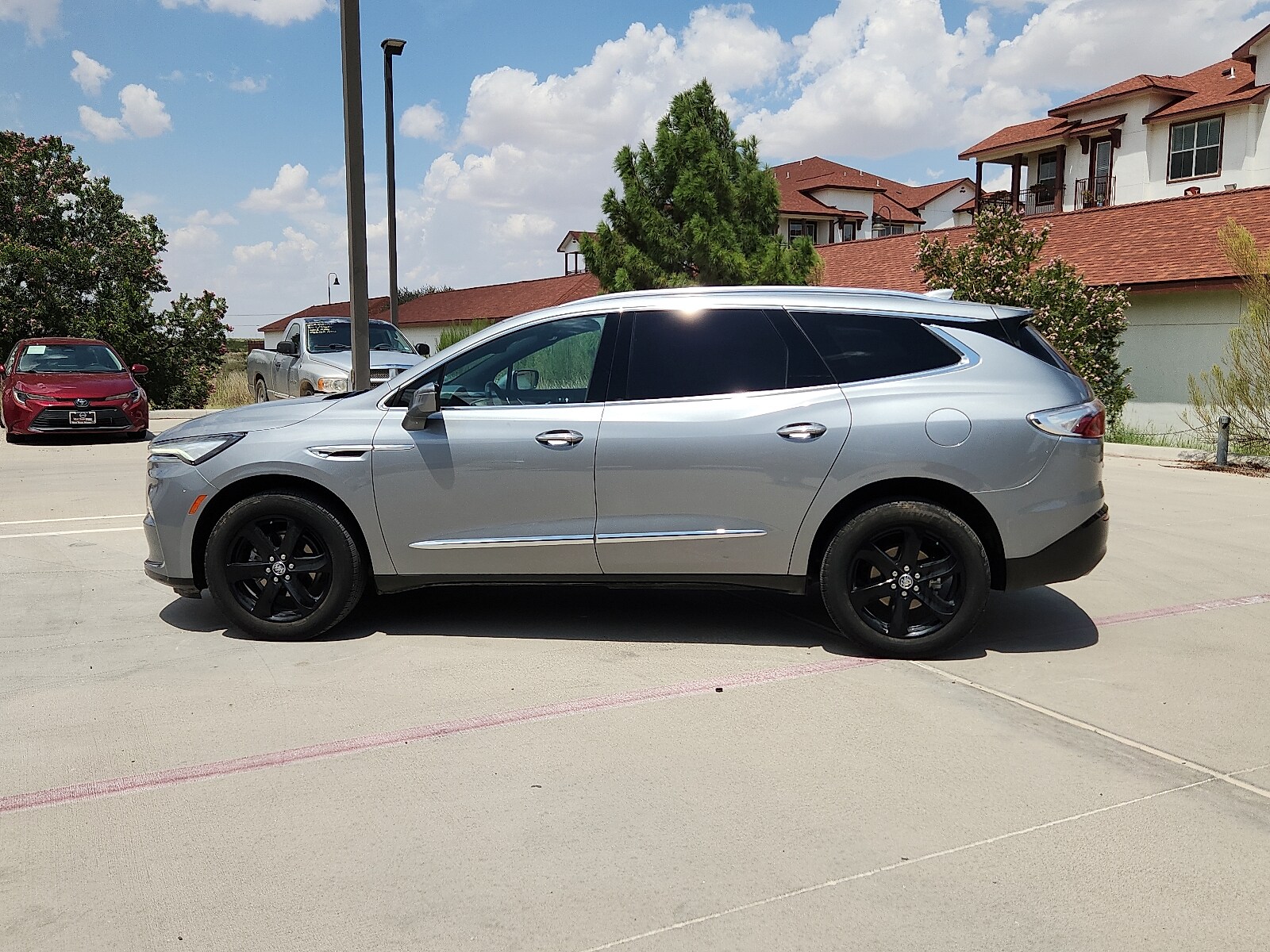2023 Buick Enclave Essence photo 2