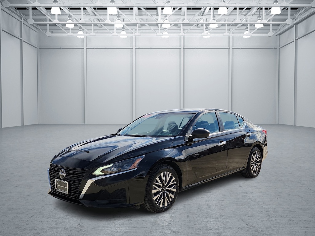 Used 2025 Nissan Altima SV