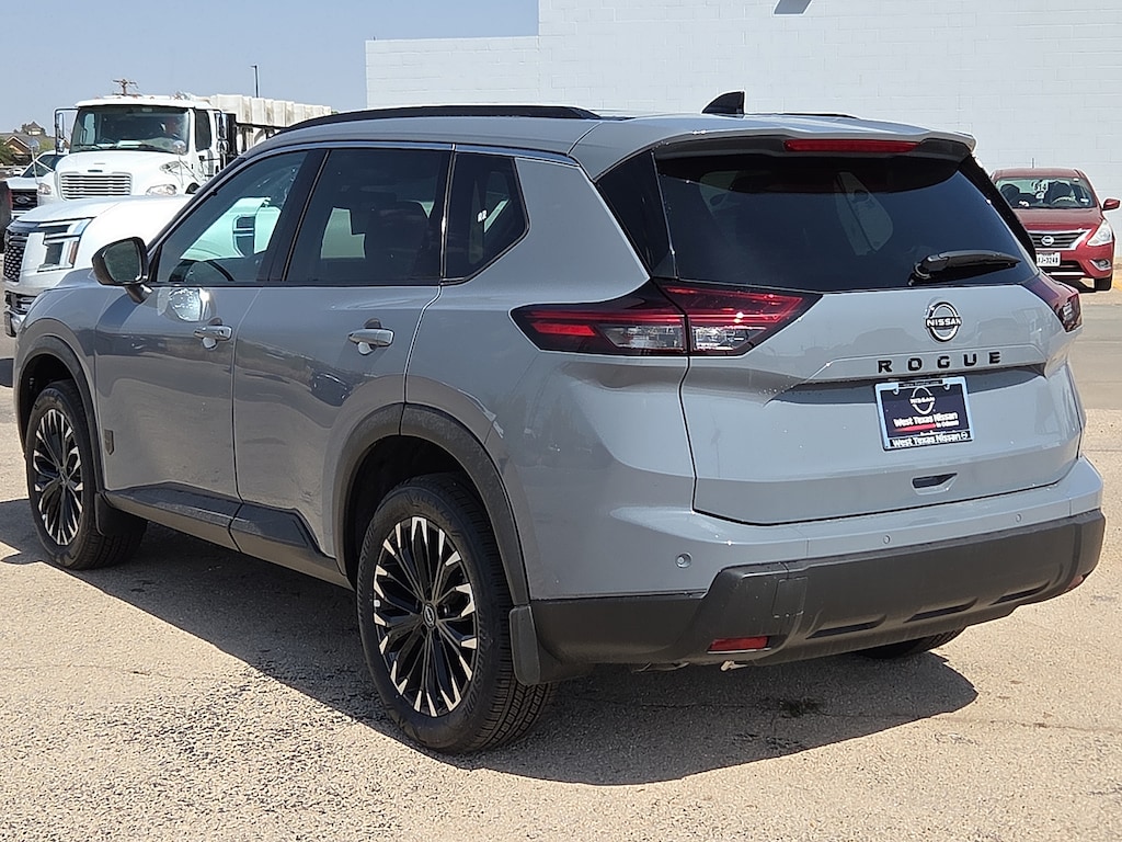 New 2026 Nissan Rogue Dark Armor Front-Wheel Drive 2026.5