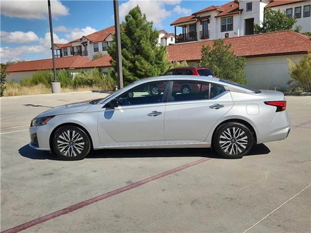 Used 2024 Nissan Altima 2.5 SV