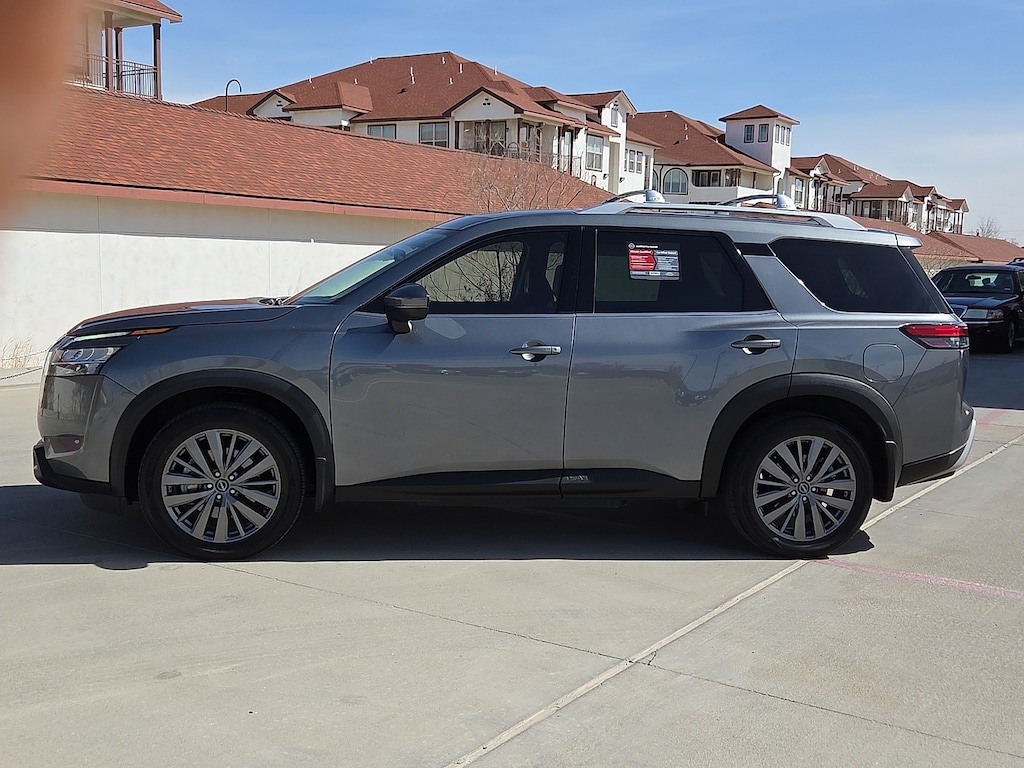 Used 2024 Nissan Pathfinder SL (A9) Front-Wheel Drive
