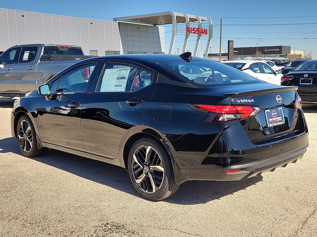 New 2025 Nissan Versa 1.6 SR