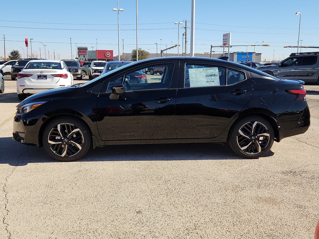 New 2025 Nissan Versa 1.6 SR