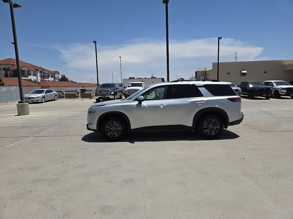 Used 2022 Nissan Pathfinder SV (A9) Front-Wheel Drive